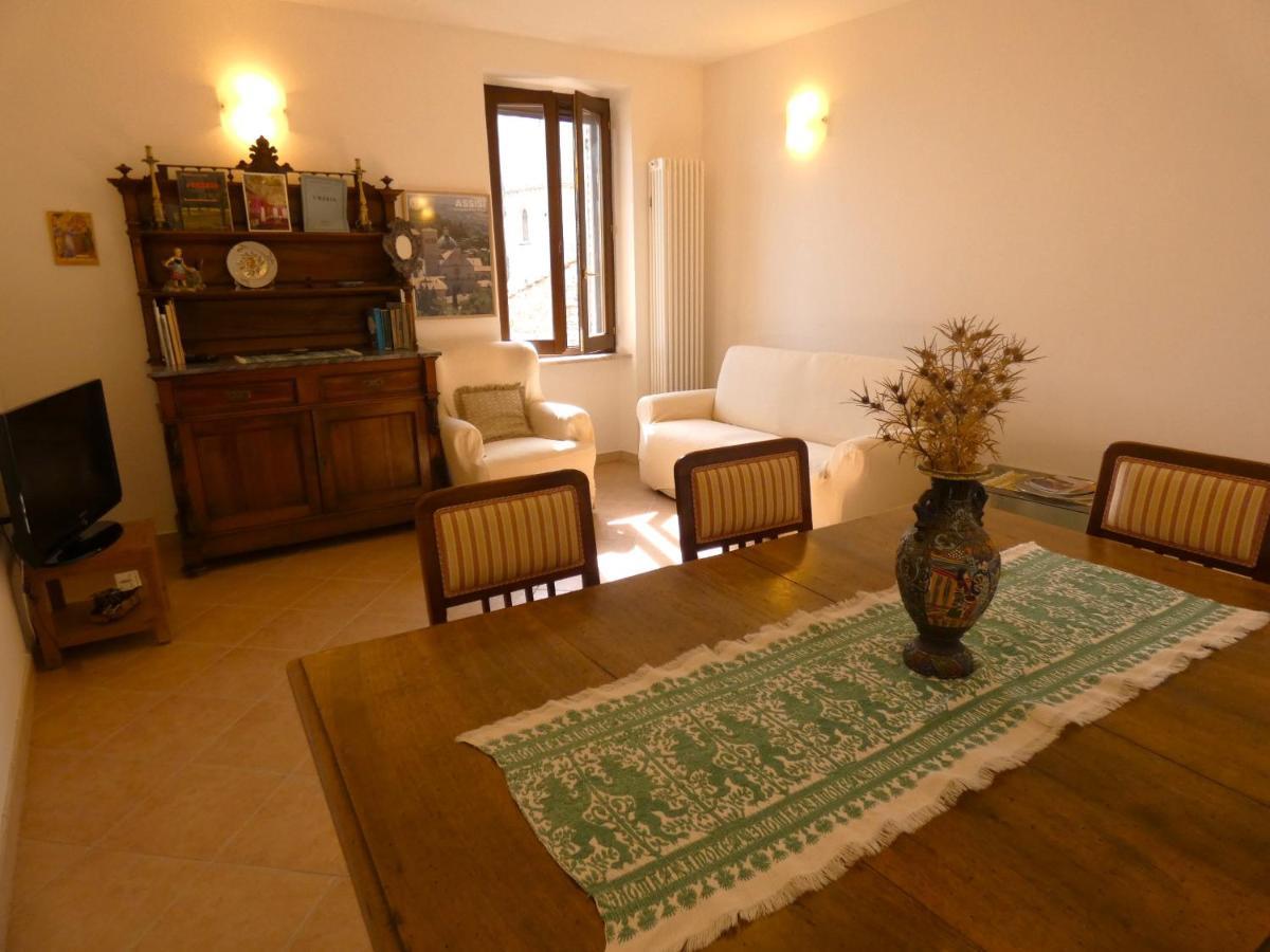 דירות אסיסי Scappo In Umbria, La Casa Di Eude מראה חיצוני תמונה